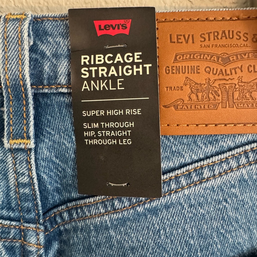 NWT Levi's Ribcage Straight Ankle Jeans - Picture 6 of 11